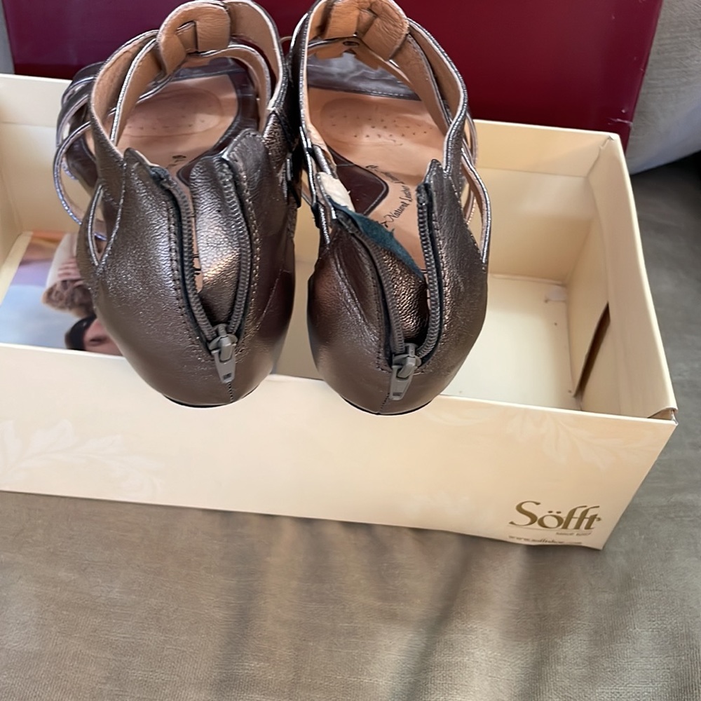 NWOT Söfft Gladiator style low wedge - Picture 2 of 8
